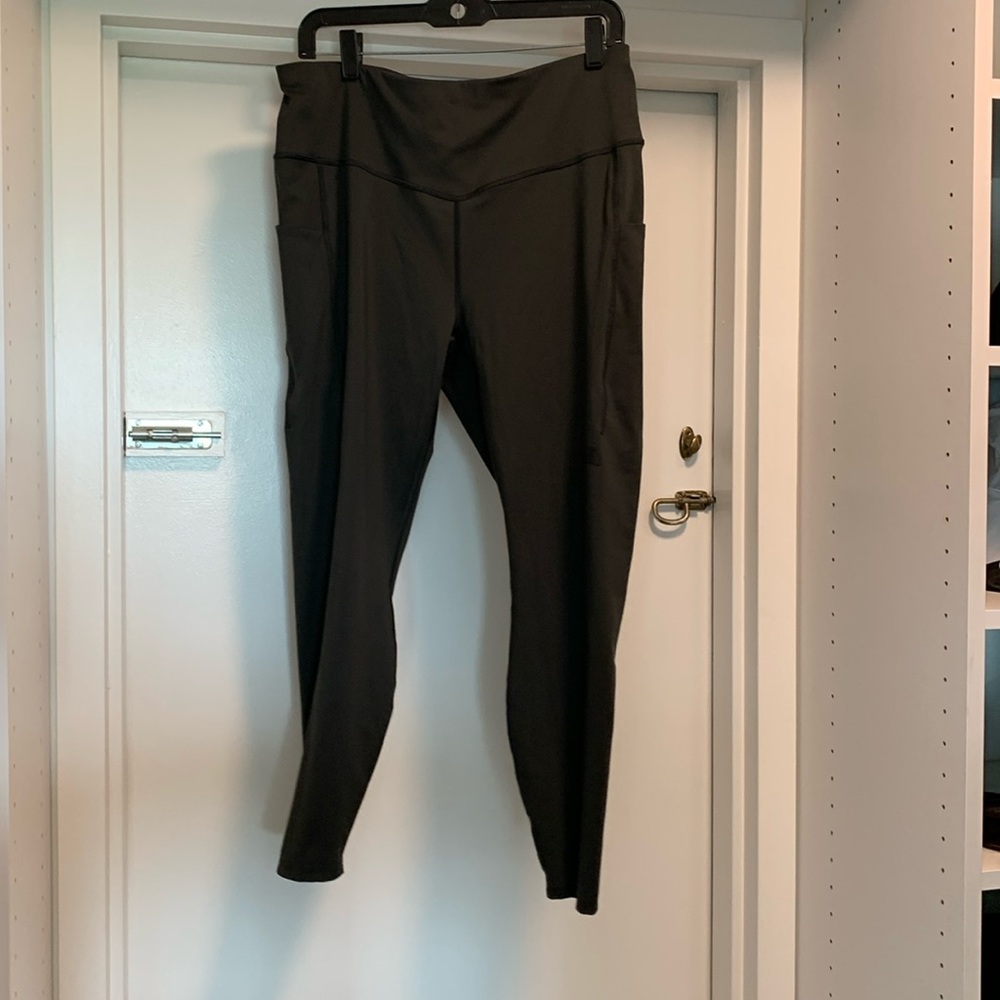 1x 1g north face stretchy pants could fit large woman